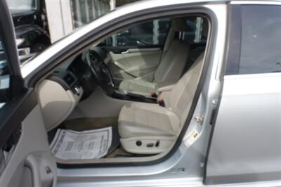 2015 Volkswagen Passat 1.8T S   - Photo 9 - Newark, NJ 07104