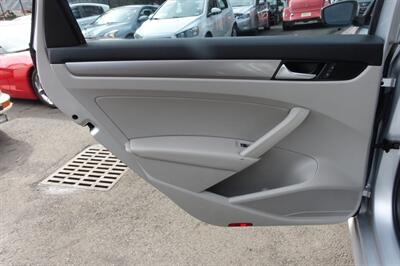 2015 Volkswagen Passat 1.8T S   - Photo 12 - Newark, NJ 07104