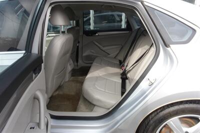 2015 Volkswagen Passat 1.8T S   - Photo 11 - Newark, NJ 07104