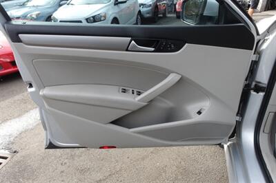 2015 Volkswagen Passat 1.8T S   - Photo 10 - Newark, NJ 07104