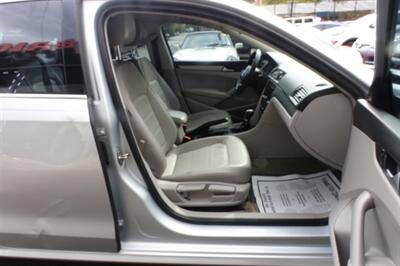 2015 Volkswagen Passat 1.8T S   - Photo 14 - Newark, NJ 07104