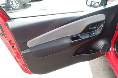 2015 Toyota Yaris 3-Door LE - Photo 10 - Newark, NJ 07104
