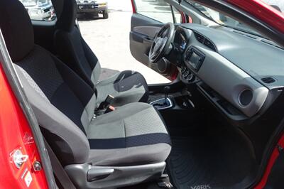 2015 Toyota Yaris 3-Door LE - Photo 16 - Newark, NJ 07104