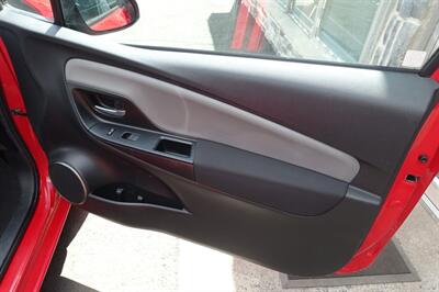 2015 Toyota Yaris 3-Door LE - Photo 17 - Newark, NJ 07104