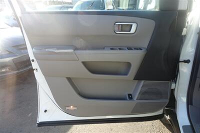 2012 Honda Pilot EX-L w/DVD   - Photo 10 - Newark, NJ 07104