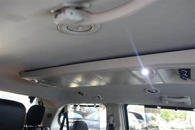 2015 Chrysler Town & Country Touring   - Photo 19 - Newark, NJ 07104