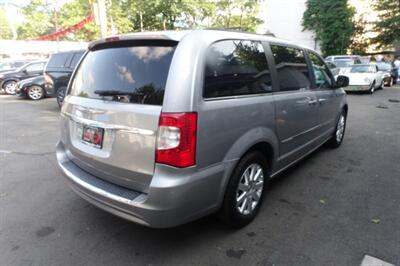 2015 Chrysler Town & Country Touring   - Photo 8 - Newark, NJ 07104