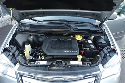 2015 Chrysler Town & Country Touring   - Photo 20 - Newark, NJ 07104