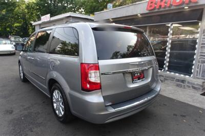 2015 Chrysler Town & Country Touring   - Photo 6 - Newark, NJ 07104