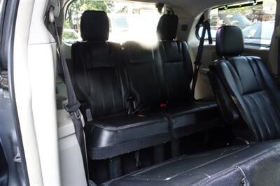 2015 Chrysler Town & Country Touring   - Photo 14 - Newark, NJ 07104