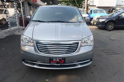 2015 Chrysler Town & Country Touring   - Photo 2 - Newark, NJ 07104