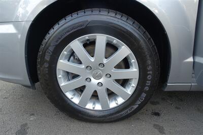 2015 Chrysler Town & Country Touring   - Photo 21 - Newark, NJ 07104