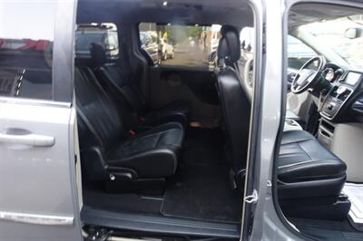 2015 Chrysler Town & Country Touring   - Photo 13 - Newark, NJ 07104