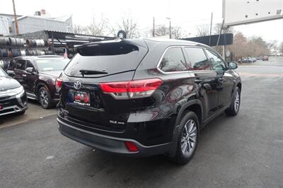 2017 Toyota Highlander XLE   - Photo 8 - Newark, NJ 07104