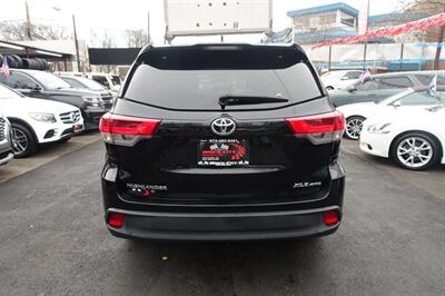 2017 Toyota Highlander XLE   - Photo 7 - Newark, NJ 07104