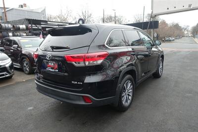 2017 Toyota Highlander XLE   - Photo 5 - Newark, NJ 07104