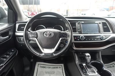 2017 Toyota Highlander XLE   - Photo 13 - Newark, NJ 07104