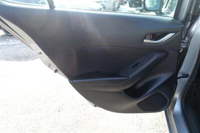 2016 Mazda Mazda3 i Touring   - Photo 12 - Newark, NJ 07104