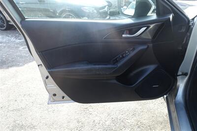 2016 Mazda Mazda3 i Touring   - Photo 10 - Newark, NJ 07104