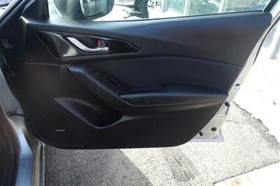 2016 Mazda Mazda3 i Touring   - Photo 15 - Newark, NJ 07104