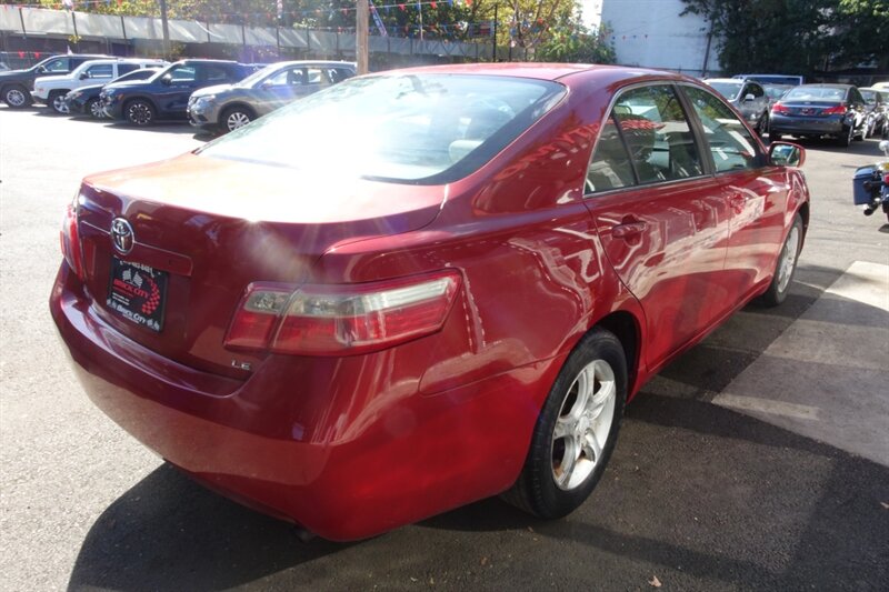 2008 Toyota Camry LE photo 4