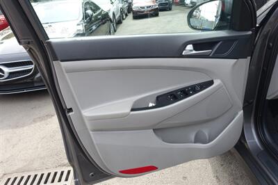 2020 Hyundai TUCSON SE - Photo 10 - Newark, NJ 07104