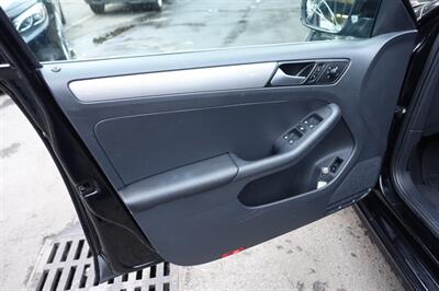 2017 Volkswagen Jetta 1.4T SE   - Photo 15 - Newark, NJ 07104