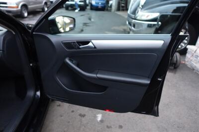 2017 Volkswagen Jetta 1.4T SE   - Photo 20 - Newark, NJ 07104