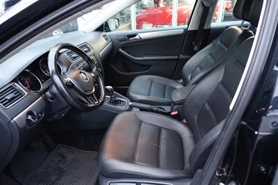 2017 Volkswagen Jetta 1.4T SE   - Photo 14 - Newark, NJ 07104
