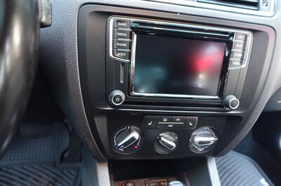 2017 Volkswagen Jetta 1.4T SE   - Photo 29 - Newark, NJ 07104