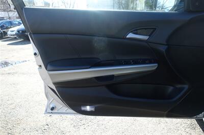 2009 Honda Accord EX-L   - Photo 10 - Newark, NJ 07104