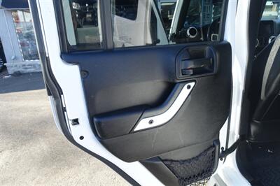 2015 Jeep Wrangler Altitude   - Photo 13 - Newark, NJ 07104