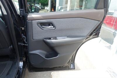 2022 Nissan Rogue SV   - Photo 17 - Newark, NJ 07104