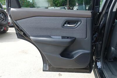 2022 Nissan Rogue SV   - Photo 12 - Newark, NJ 07104