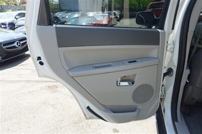 2008 Jeep Grand Cherokee Limited   - Photo 12 - Newark, NJ 07104