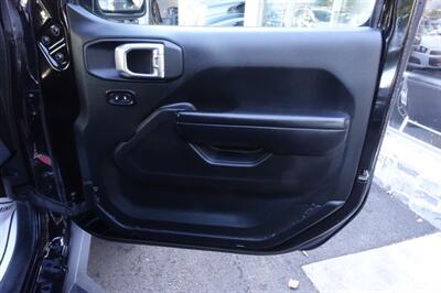 2018 Jeep Wrangler Sport   - Photo 15 - Newark, NJ 07104