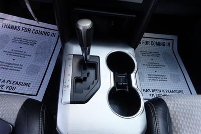 2012 Toyota Camry SE   - Photo 19 - Newark, NJ 07104