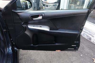 2012 Toyota Camry SE   - Photo 15 - Newark, NJ 07104