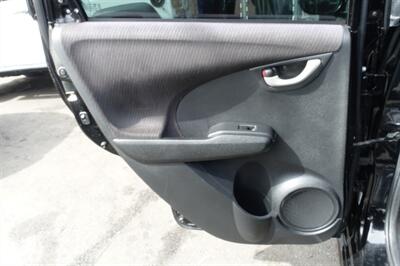 2013 Honda Fit Sport   - Photo 12 - Newark, NJ 07104
