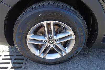 2017 Hyundai SANTA FE Sport 2.4L - Photo 9 - Newark, NJ 07104