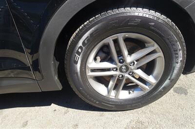 2017 Hyundai SANTA FE Sport 2.4L - Photo 12 - Newark, NJ 07104