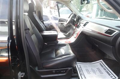 2011 Cadillac Escalade Luxury   - Photo 16 - Newark, NJ 07104