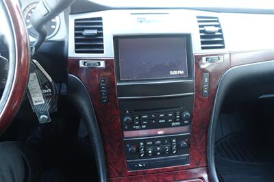 2013 Cadillac Escalade EXT Luxury   - Photo 18 - Newark, NJ 07104