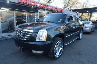 2013 Cadillac Escalade EXT Luxury   - Photo 1 - Newark, NJ 07104