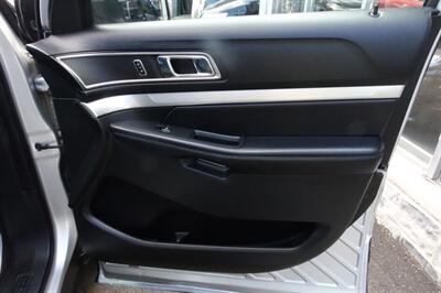 2017 Ford Explorer XLT   - Photo 15 - Newark, NJ 07104