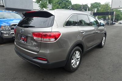 2016 Kia Sorento LX   - Photo 8 - Newark, NJ 07104