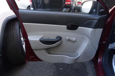 2010 Hyundai ACCENT GL   - Photo 9 - Newark, NJ 07104