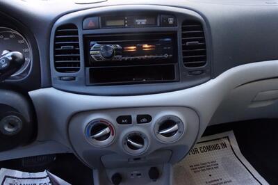 2010 Hyundai ACCENT GL   - Photo 18 - Newark, NJ 07104