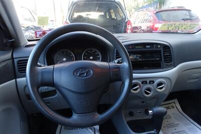 2010 Hyundai ACCENT GL   - Photo 12 - Newark, NJ 07104