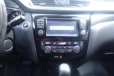 2016 Nissan Rogue SL - Photo 18 - Newark, NJ 07104